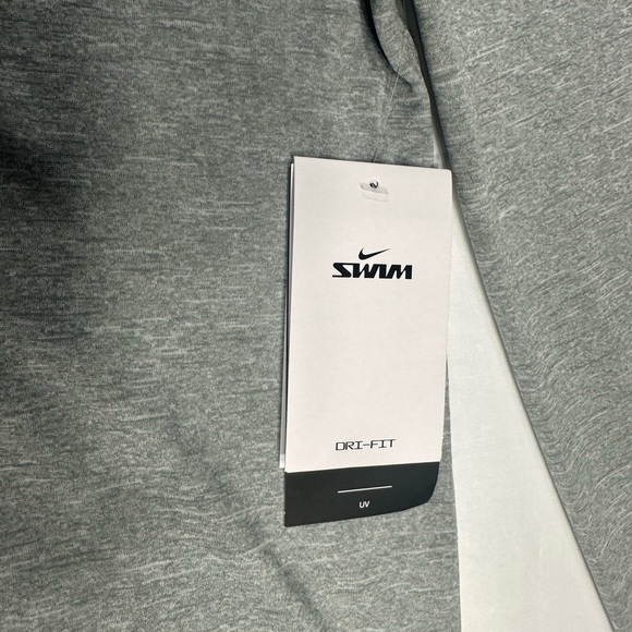 Nike Men's Gray Long Sleeve Shirt size M new with tags. - Picture 3 of 5